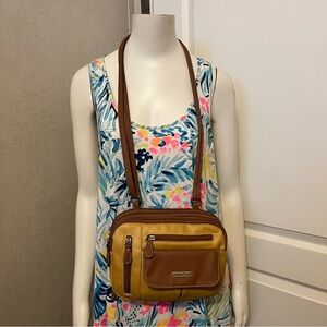 Multi Sac Triple Zipper Compartment Crossbody